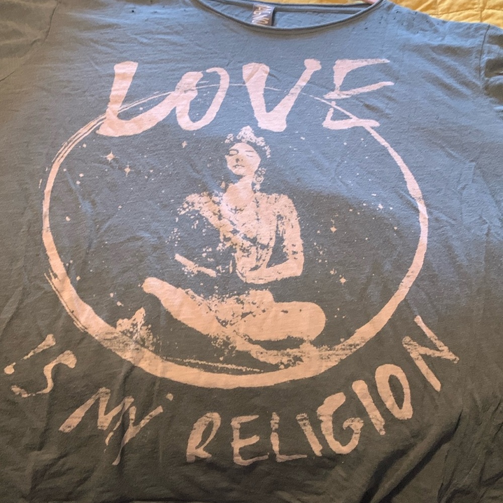 MAGNOLIA PEARL LOVE IS MY RELIGION PERFECT TEE 💖💖💖
